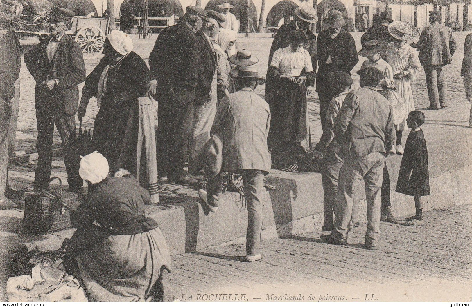 LA ROCHELLE MARCHANDS DE POISSONS PRECURSEUR TBE - La Rochelle