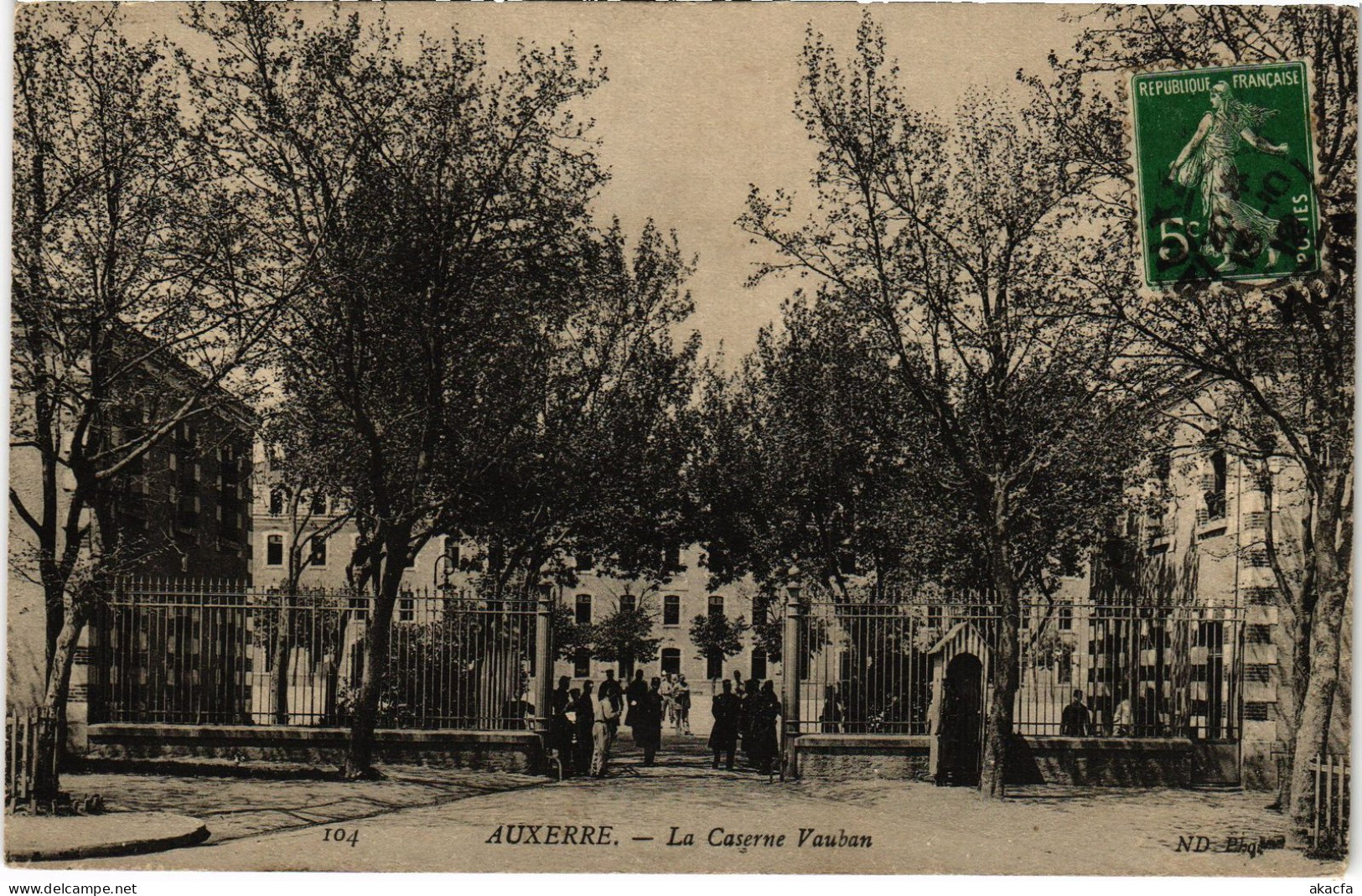 CPA Auxerre Caserne Vauban (1391144) - Auxerre