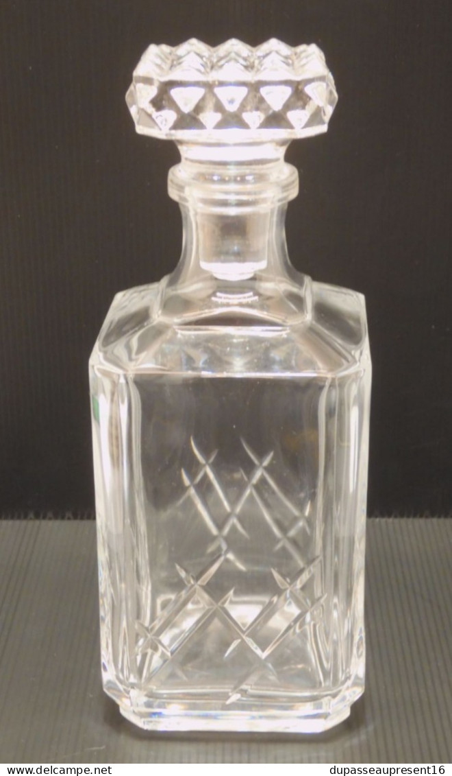 - CARAFE A WHISKY ANCIENNE CRISTAL? Et Son BOUCHON Marquée ESSO Au Fond      E - Glass & Crystal