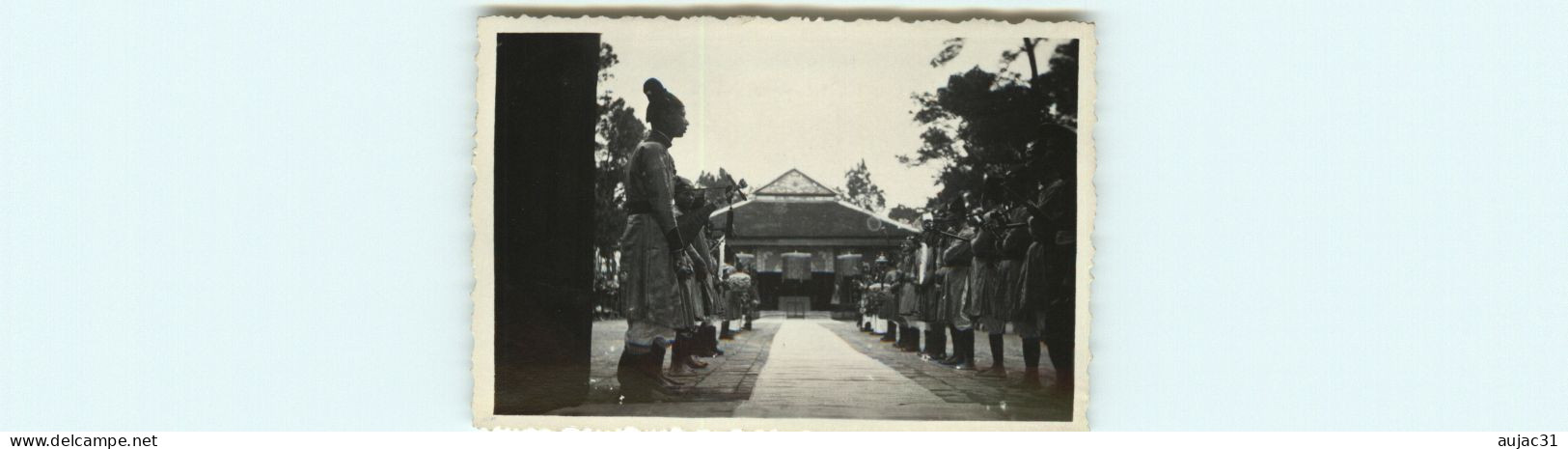 Indochine - Vietnam - Viêt Nam - Hué - Petite Vue - Les Musiciens De Sa Majesté - état - Viêt-Nam