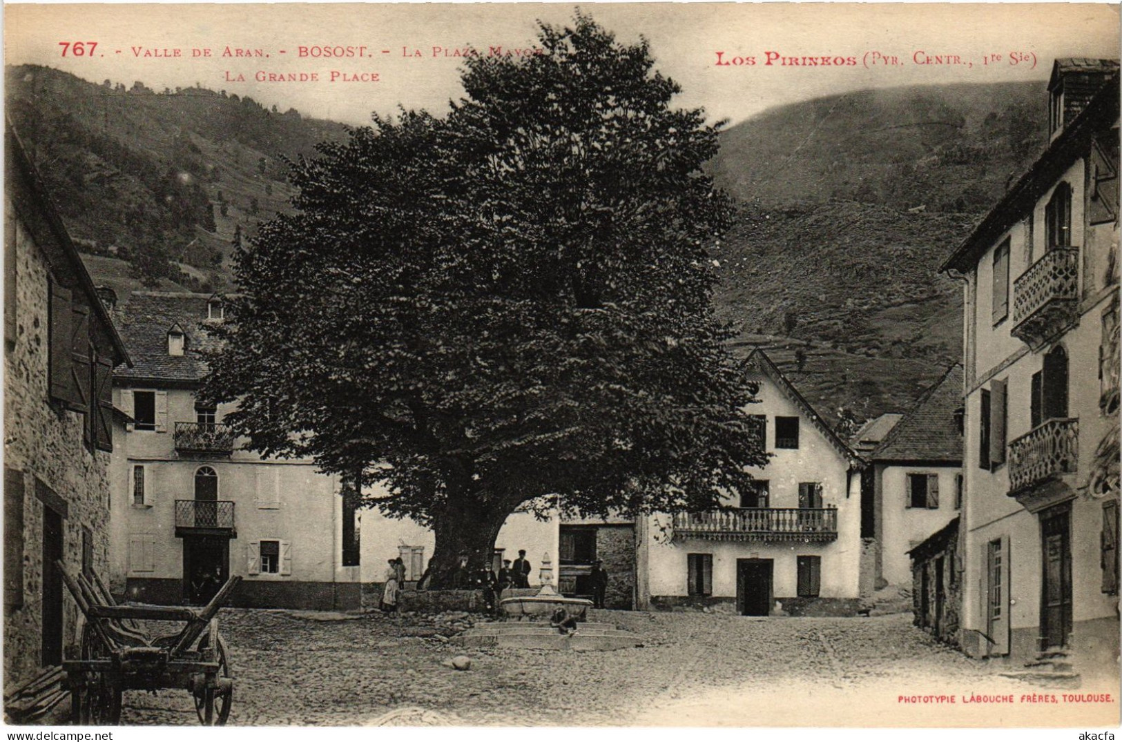 CPA Pyrénées Bosost La Grande Place (1390246) - Otros & Sin Clasificación