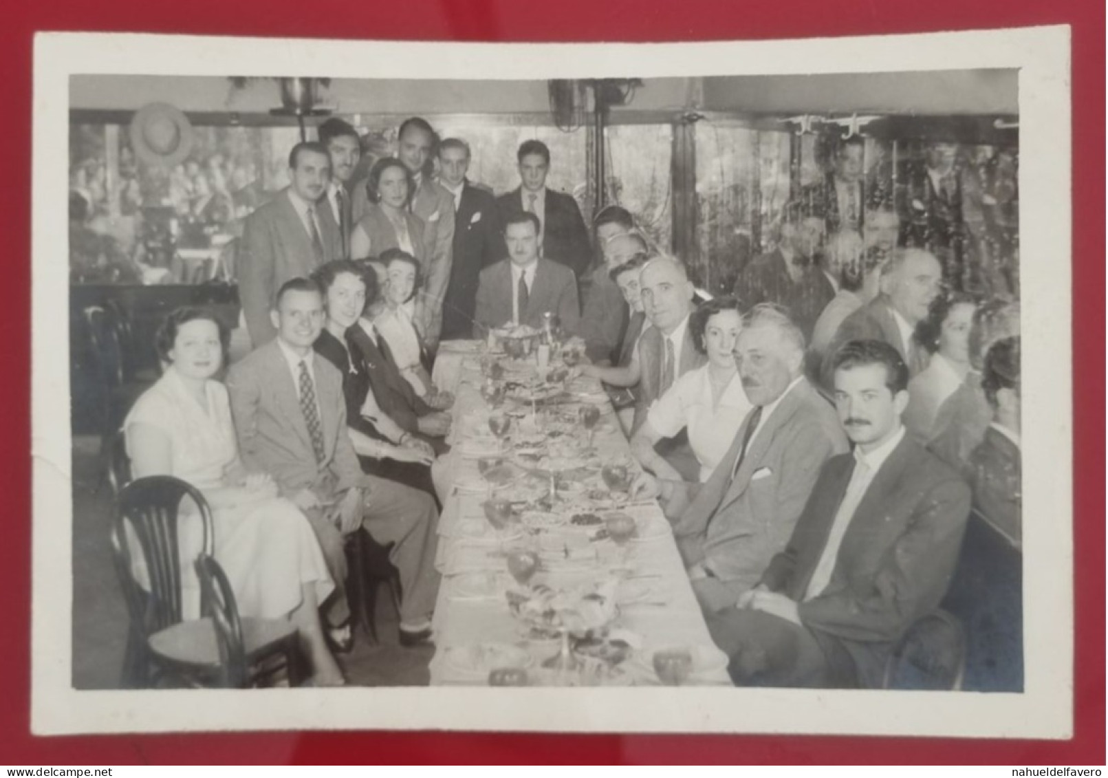 PH Original - 17.5 Cm X 11 Cm - ARGENTINA - GRAND NOMBRE DE MEMBRES DE LA FAMILLE PROFITANT D'UN DÎNER DANS UN RESTAURAN - Personnes Anonymes