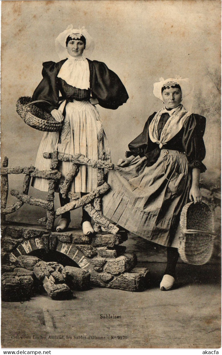CPA Les Sables-d'Olonne Costume Folklore (1391064) - Sables D'Olonne