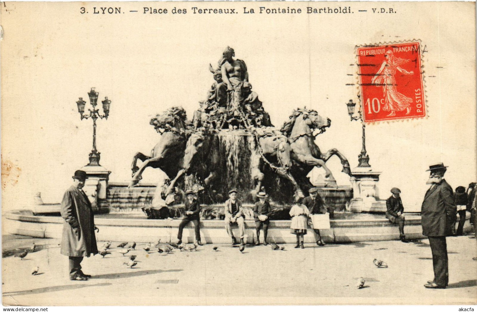 CPA Lyon Place Des TErreaux Fontaine Bartholdi (1390548) - Autres & Non Classés