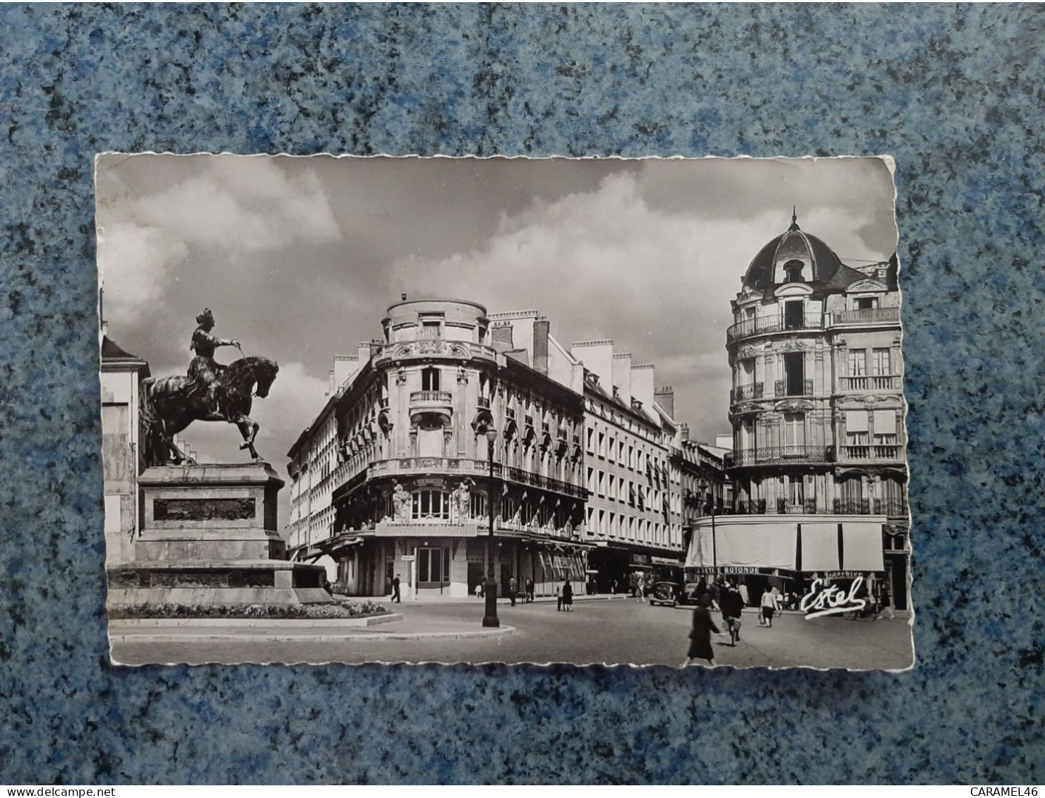 CSM  - 2432 - ORLEANS - PLACE DU MARTROI , STATUE DE JEANNE D' ARC ET LES IMMEUBLES RECONSTRUITS - Orleans