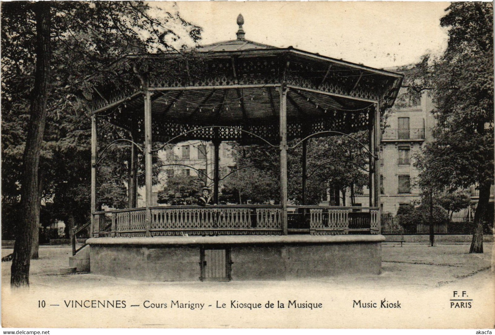 CPA Vincennes Cours Marigny Kiosque (1391245) - Vincennes