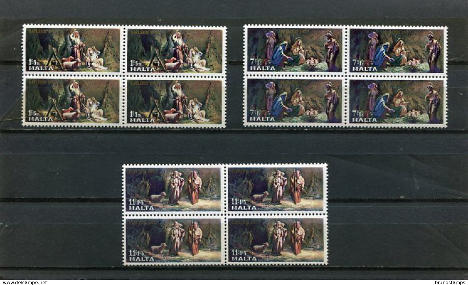 MALTA - 1977  CHRISTMAS SET  BLOCK OF  4  MINT NH - Malte