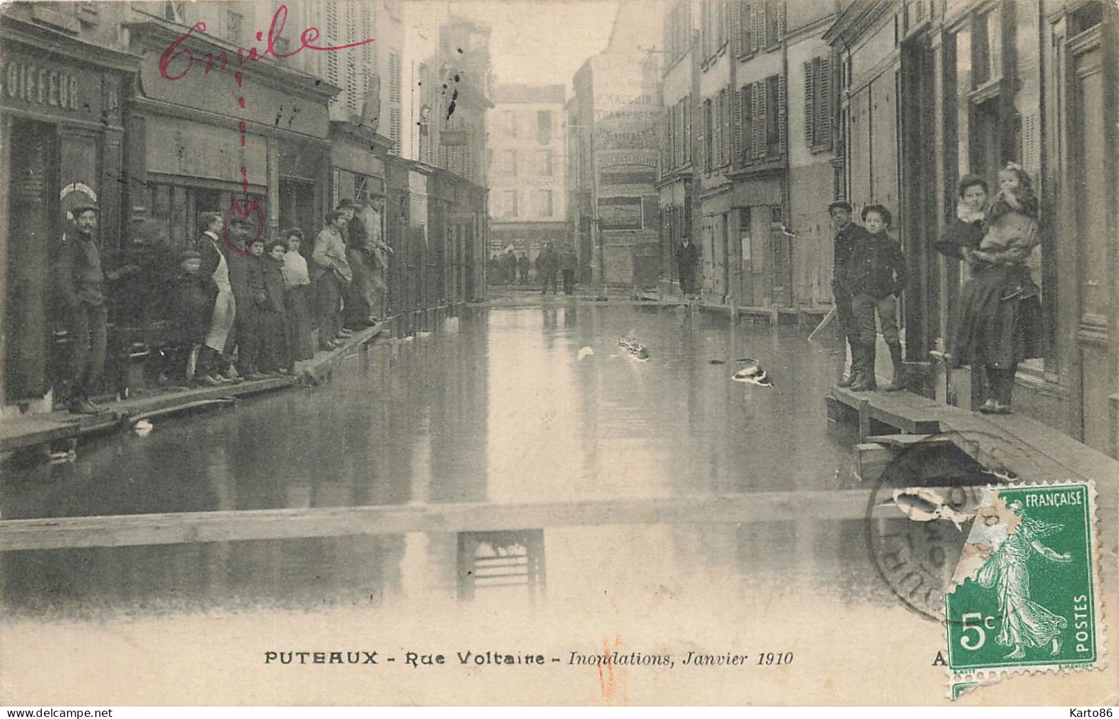 Puteaux * La Rue Voltaire * Inondations En Janvier 1910 * Crue Catastrophe * Coiffeur - Puteaux
