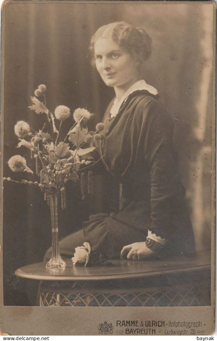 DEUTSCHLAND   --  BAYREUTH  -  CABINET  PHOTO,  CDV  --  LADY   -   PHOTOGRAPH: RAMME & ULRICH  --   16,5  X 10,5 - Oud (voor 1900)