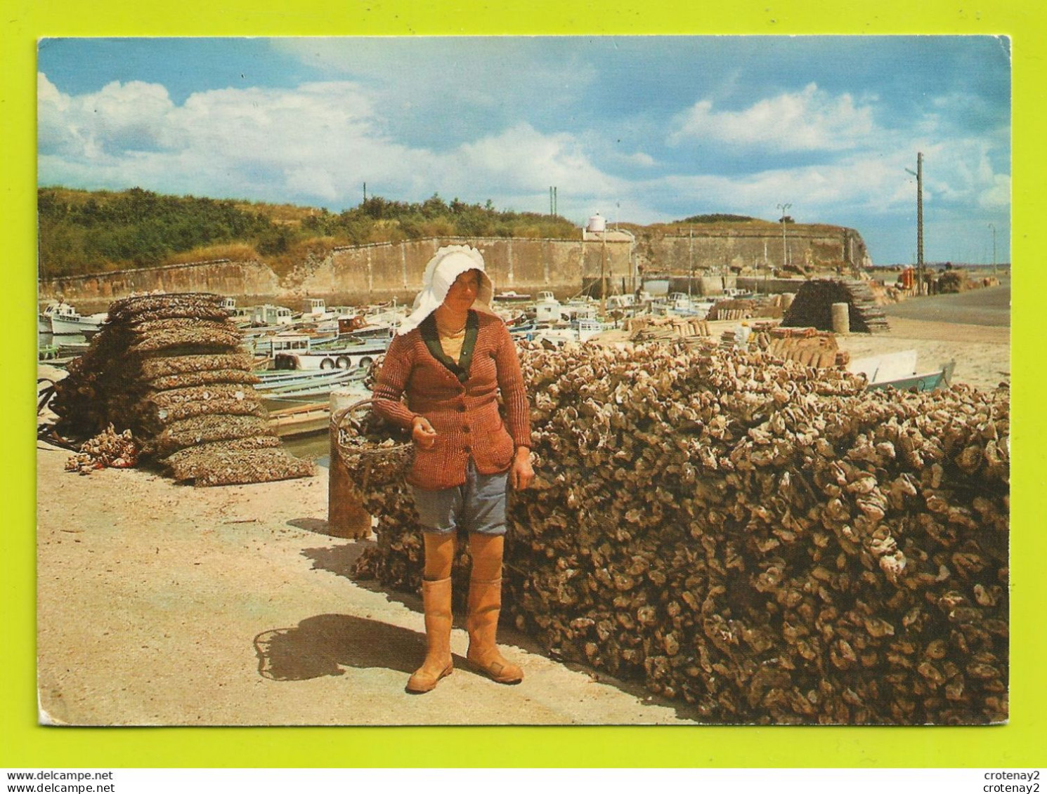 17 ILE D'OLERON N°1595 Pêcheuse D'Huîtres En Kiss-not - Ile D'Oléron