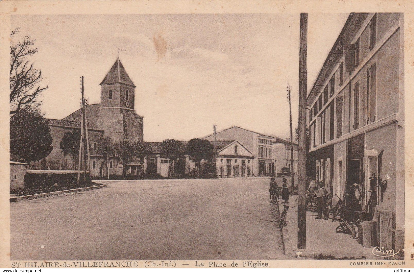 SAINT HILAIRE DE VILLEFRANCHE LA PLACE DE L'EGLISE TBE - Andere & Zonder Classificatie