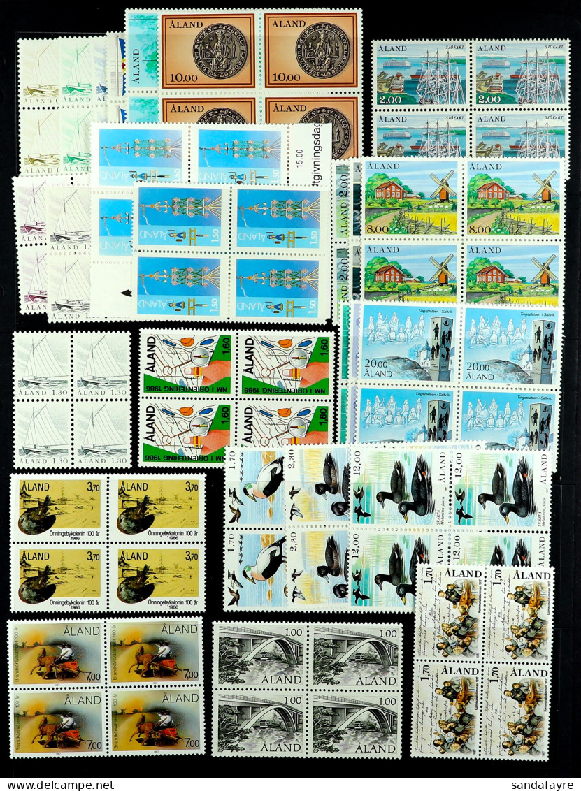 1984 - 2001 COLLECTION Complete For The Period In Never Hinged Mint Blocks 4, Also All Booklets, Booklet Panes, Miniatur - Aland