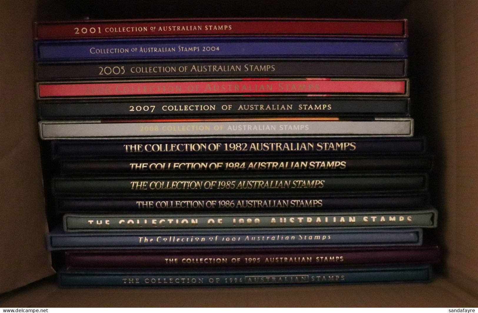 1982-2008 YEAR BOOKS 1982, 1984-86, 1989, 1991, 1995-96, 2001 & 2004-08 'Collections Of Australian Stamps' With Never Hi - Other & Unclassified