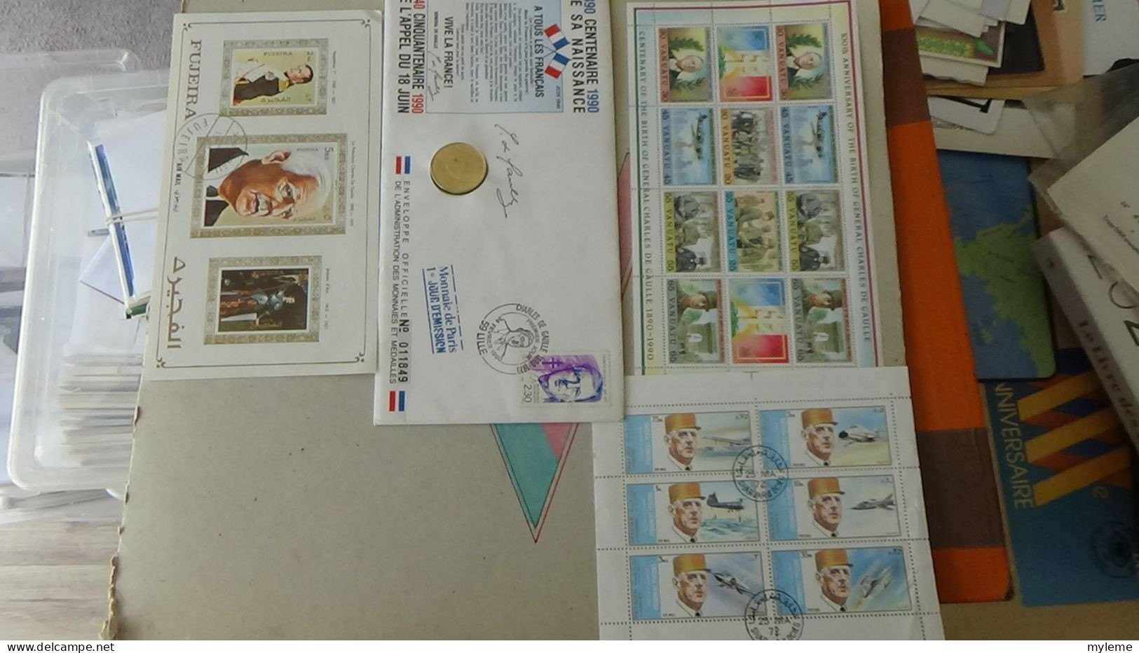 BG7 Très belle étude sur le général De Gaulle en timbres, blocs, enveloppes et documents philatéliques. A saisir !!!