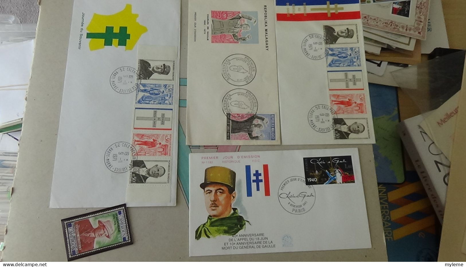 BG7 Très belle étude sur le général De Gaulle en timbres, blocs, enveloppes et documents philatéliques. A saisir !!!