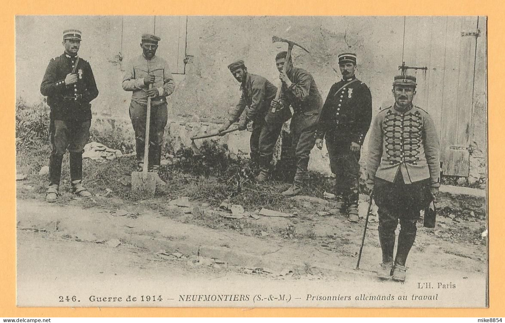 0129 NEUFMONTIERS (S-et-Marne) Prisonniers Allemands Au Travail - Deutsche Kriegsgefangene In Der Arbeit  1915 Guerre 14 - Altri & Non Classificati