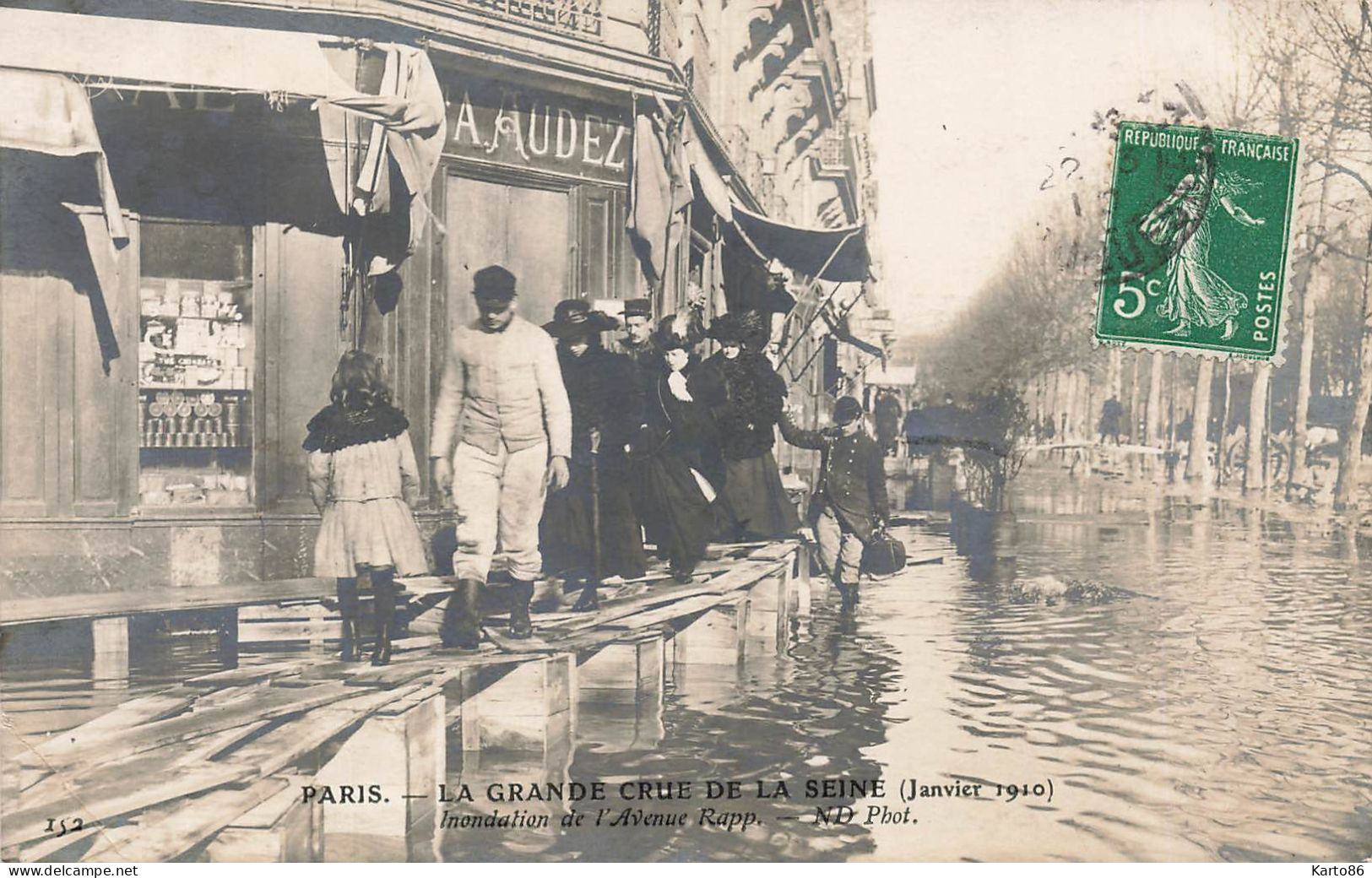 Paris * Carte Photo * 7ème * Inondation De L'avenue Rapp * La Grande Crue De La Seine Janvier 1910 - Arrondissement: 07