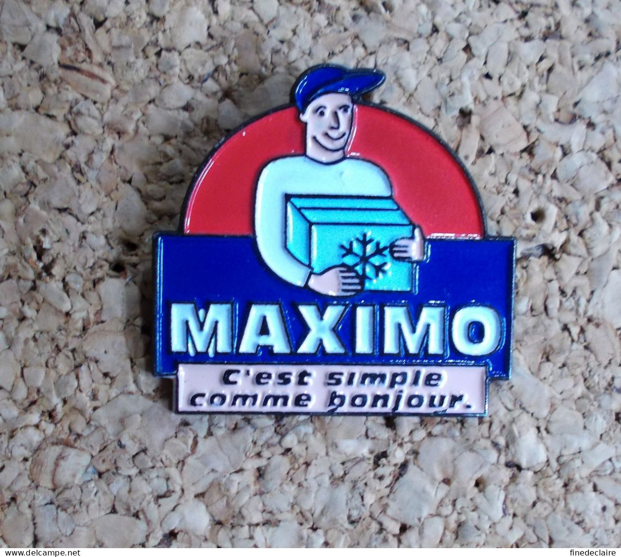 Pin's - Maximo - C'est Simple Comme Bonjour - Markennamen