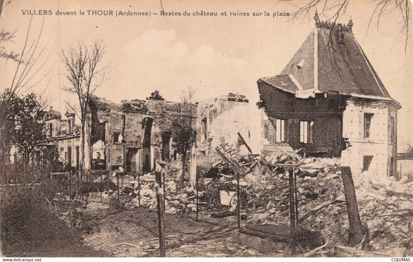 08 - VILLERS _S28876_ Devant Le Thour - Restes Du Château Et Ruines Sur La Place - Sonstige & Ohne Zuordnung