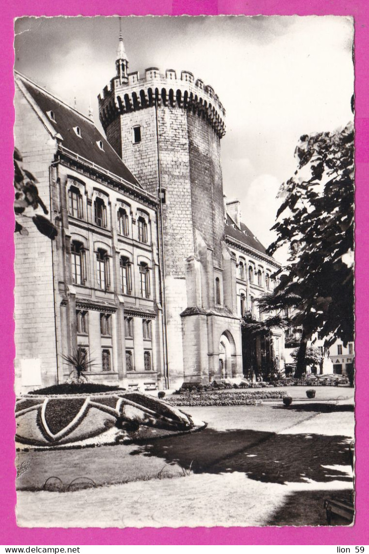 294112 / France - ANGOULEME (Charente) L'Hotel De Ville PC 1962 USED 0.05+25 Fr. Marianne De Decaris Blason D'Oran Flam - Brieven En Documenten