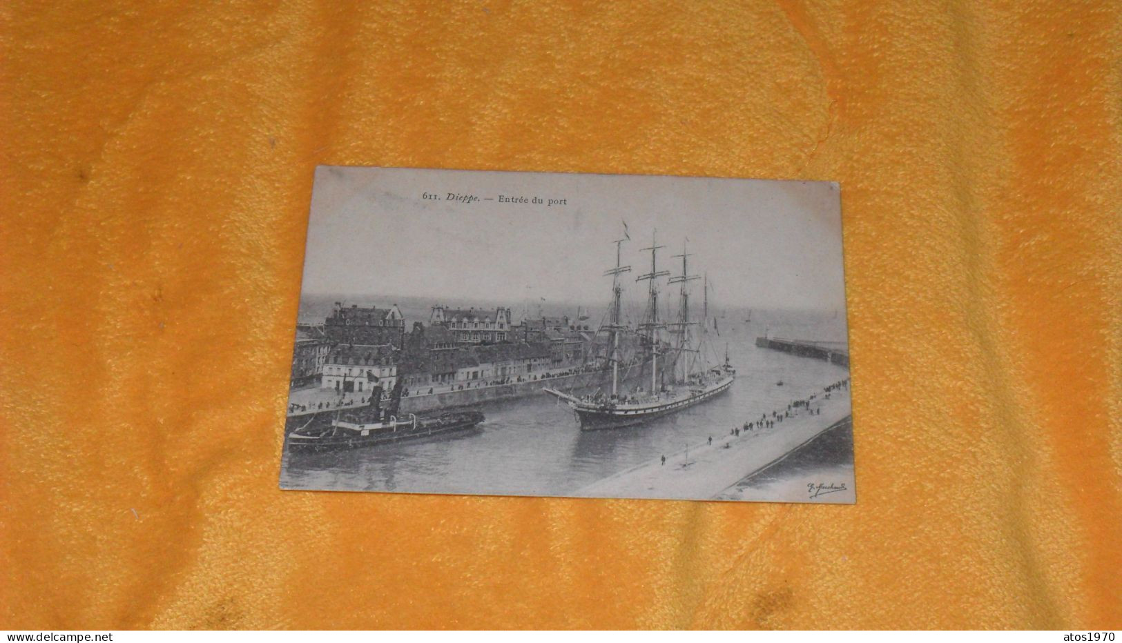 CARTE POSTALE ANCIENNE NON CIRCULEE DATE ?../ DIEPPE.- ENTREE DU PORT...REMORQUEUR ET VOILIERS 4 MATS ?.. - Dieppe