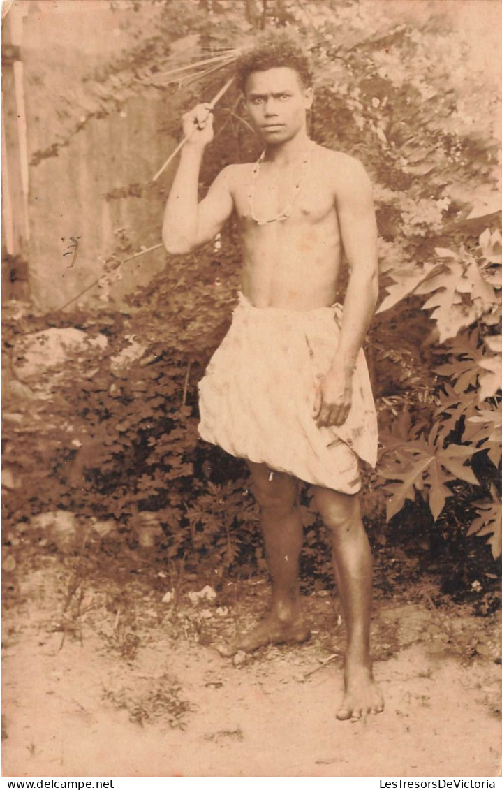 Carte Photo - NOUVELLE CALEDONIE - Habitant - Jeune Homme - Animé - Carte Postale Ancienne - Nueva Caledonia