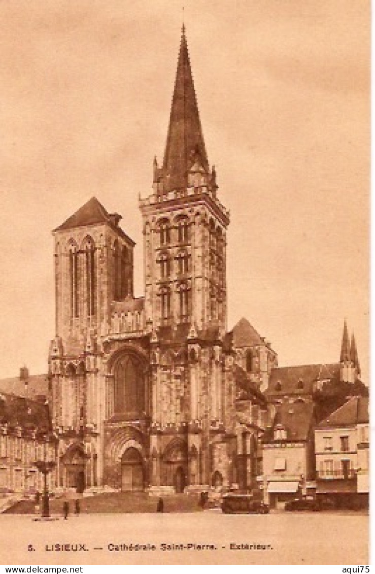 LISIEUX     Cathédrale Saint-Pierre .Extérieur(pte Animation ,commerce,automobile - Lisieux