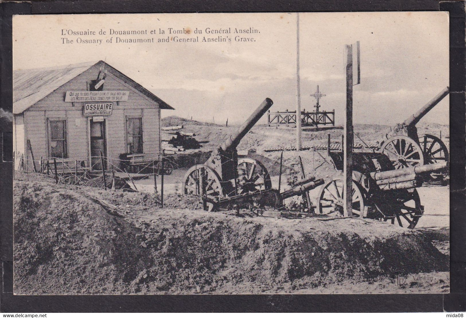 55. L'Ossuaire De DOUAUMONT Et La Tombe Du Général Anselin . Canons . Guerre 1914.1918 - Douaumont