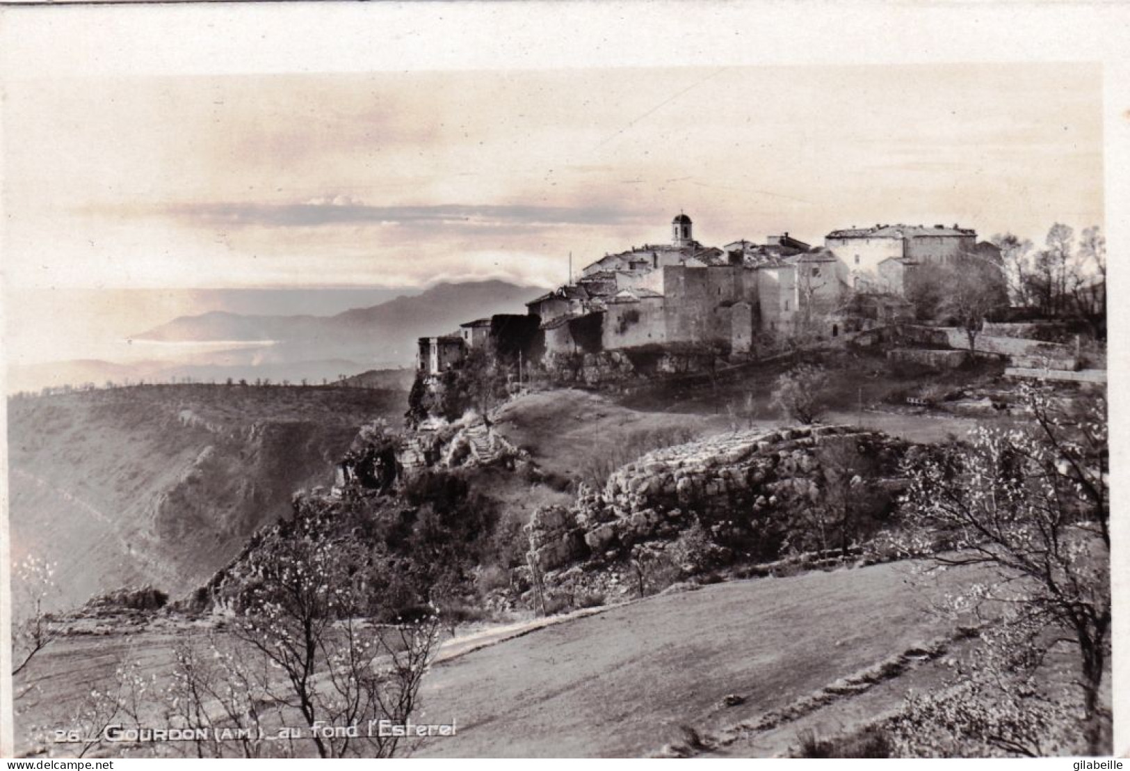 06 - Alpes Maritimes -  GOURDON Et Au Fond L Esterel - Gourdon