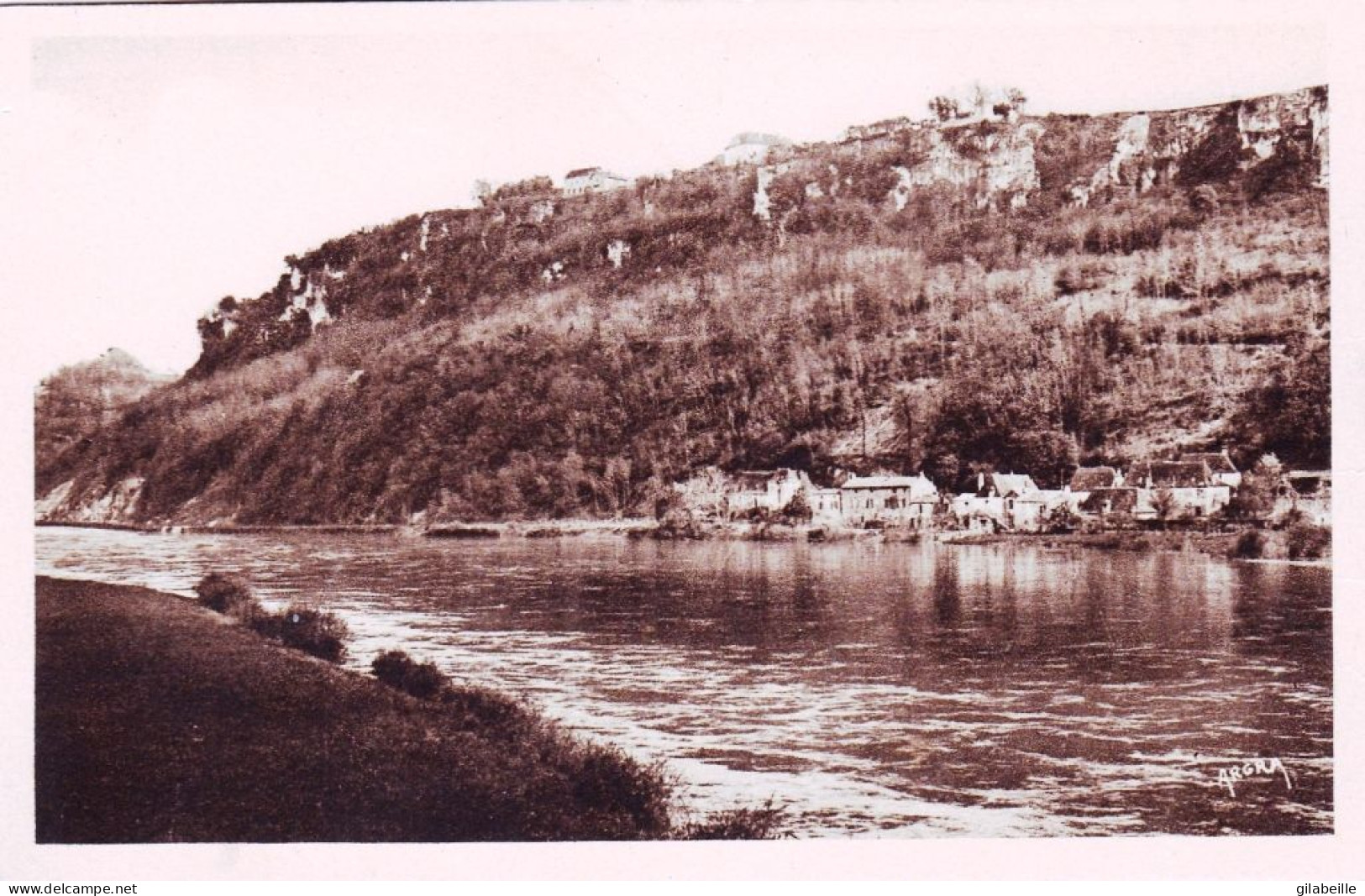 24 - Dordogne -  DOMME - Vue Generale Prise Du Bord De La Dordogne - Autres & Non Classés