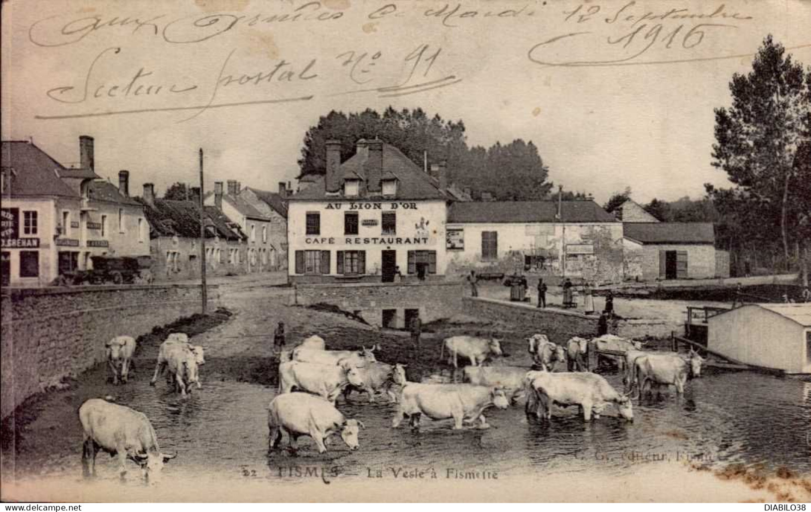 FISMES   ( MARNE )    LA VESTE A FISMETTE    ( ROUSSEUR EN BAS , A DROITE ) - Fismes