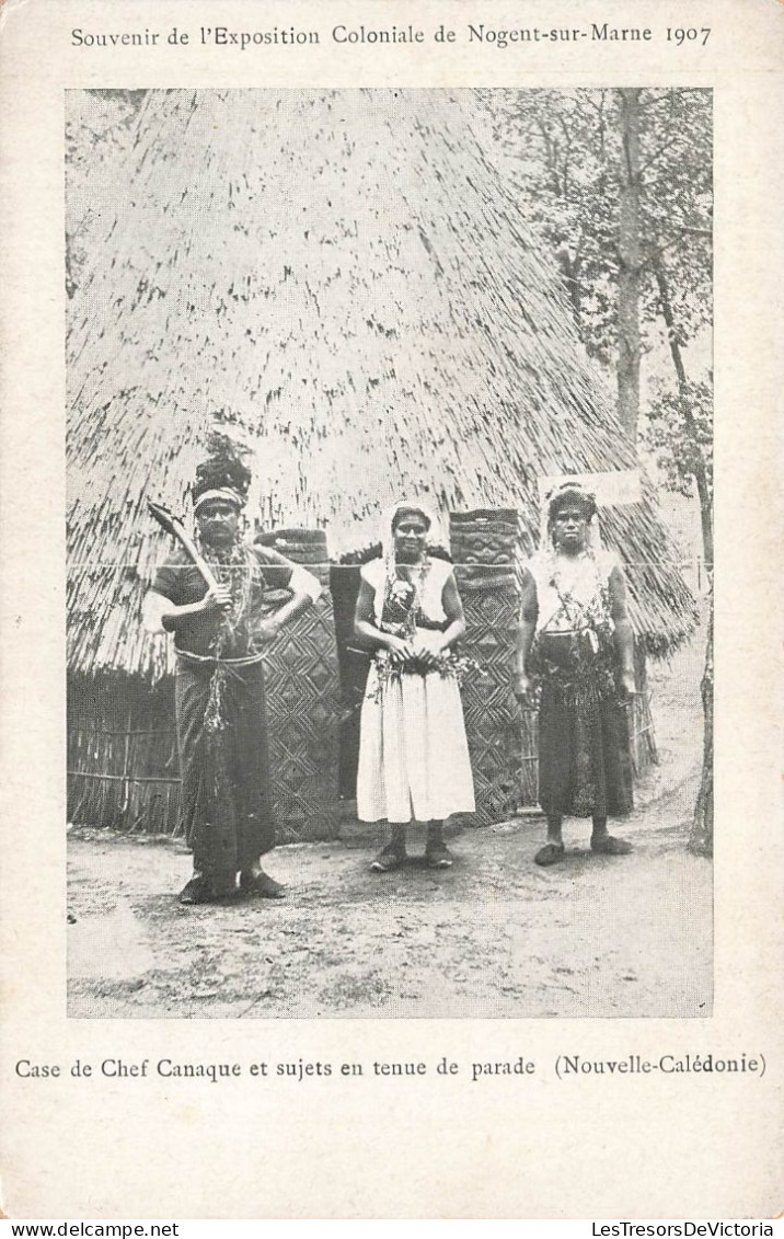 NOUVELLE CALEDONIE - Souvenir De L'exposition Coloniale - Case De Chef Canaque En Tenue De Para - Carte Postale Ancienne - New Caledonia