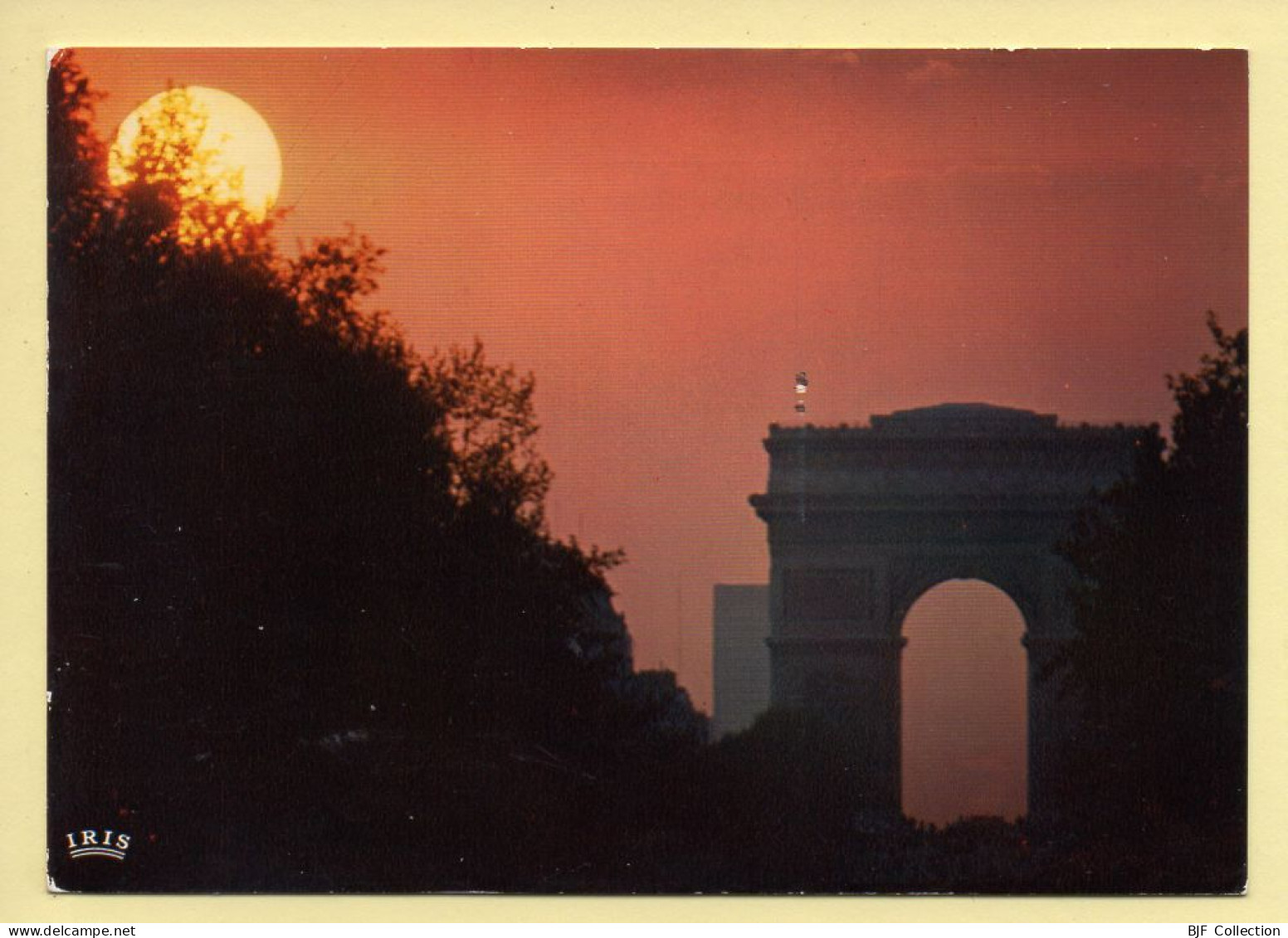 Coucher De Soleil : Crépuscule Sur L'Arc De Triomphe / Paris (voir Scan Recto/verso) - Hold To Light