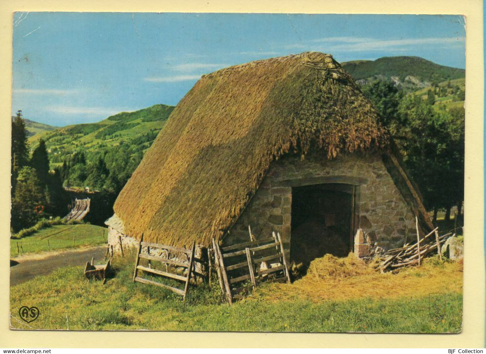 Auvergne : L'Auvergne Pittoresque / Vieux Buron Au Toit De Chaume (voir Scan Recto/verso) - Auvergne