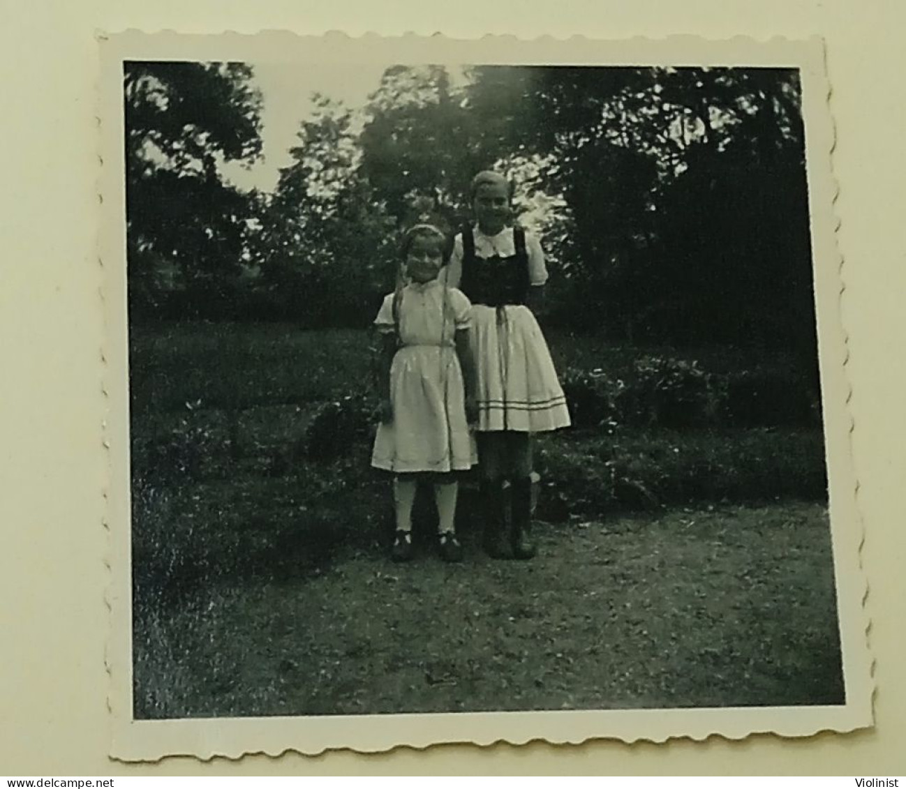 Two Young Girls In The Park - Photo Foßbinder, Großschönau - Anonymous Persons