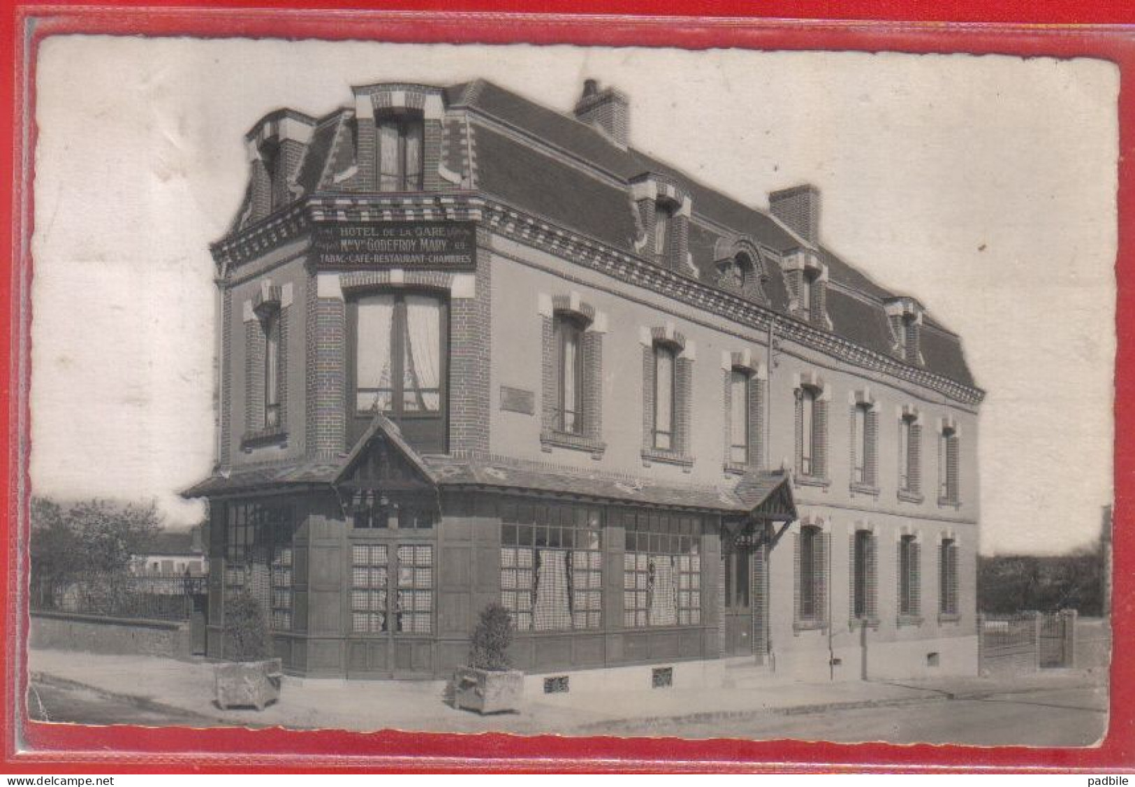 Carte Postale 14. Saint-Pierre-sur-Dives  Hôtel De La Gare  Mme. Veuve Godefroy  Propr.    Très Beau Plan - Autres & Non Classés