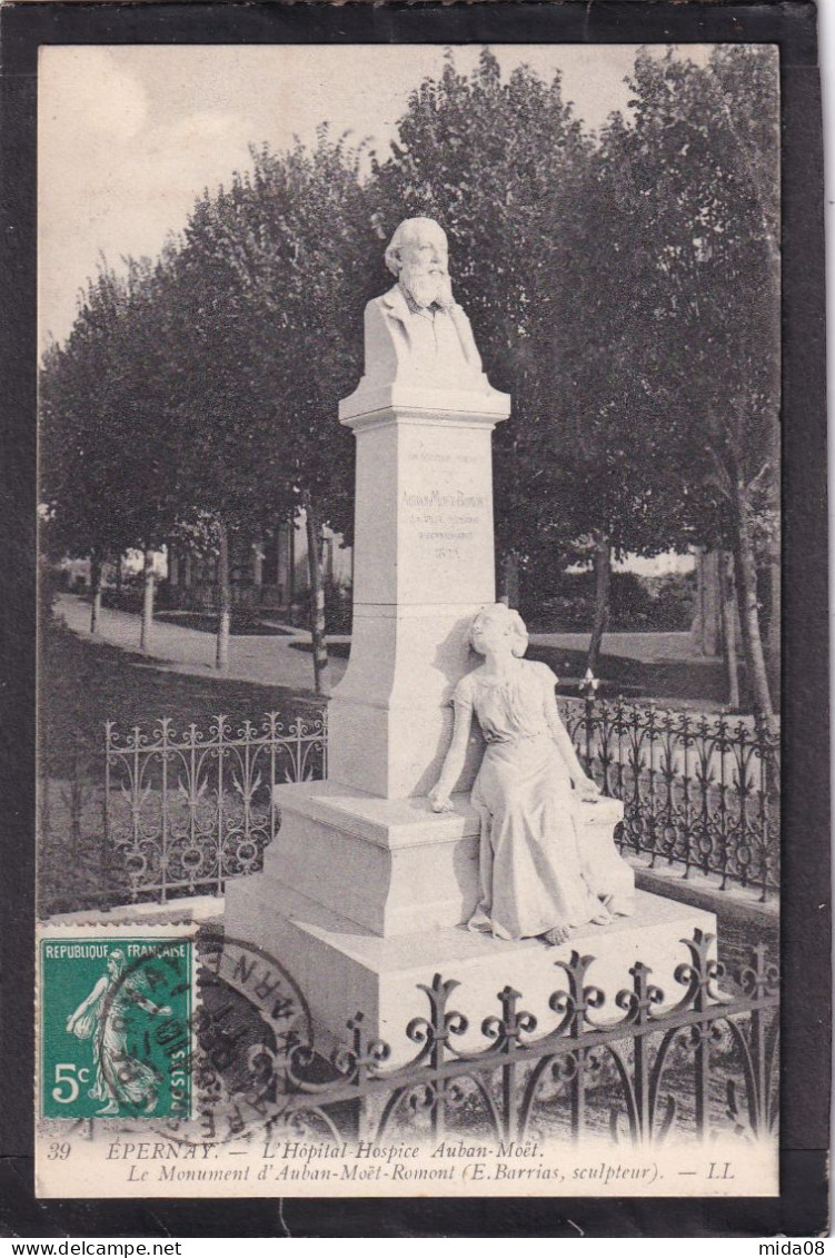 51. EPERNAY . L'Hôpital Hospice Auban-Moët . Le Monument D'Auban-Moët-Romont - Epernay