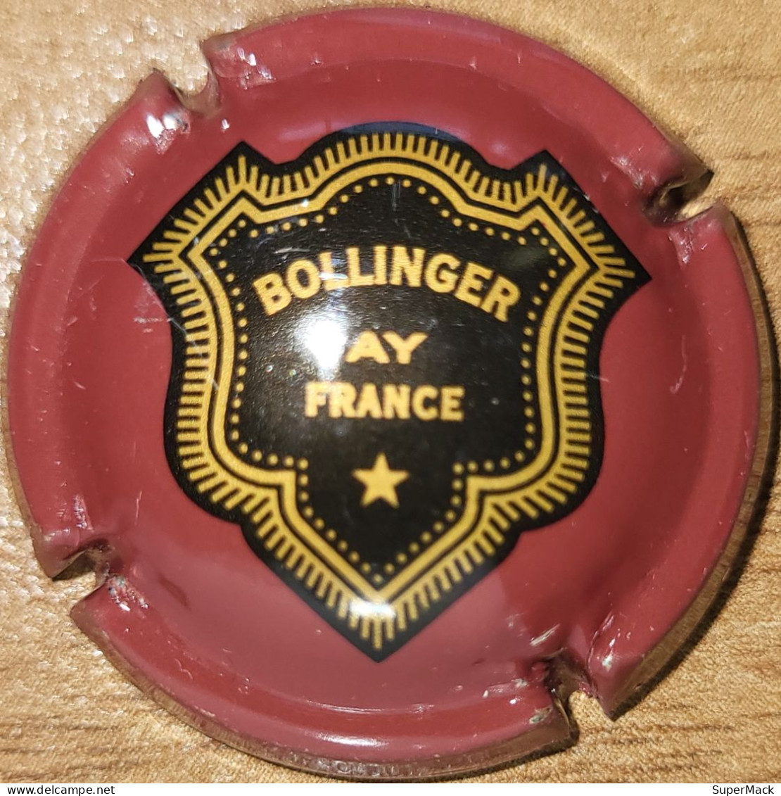 Capsule Champagne BOLLINGER Série - Écusson, Strié Or, Bordeaux/noir/or Nr 35a - Bollinger