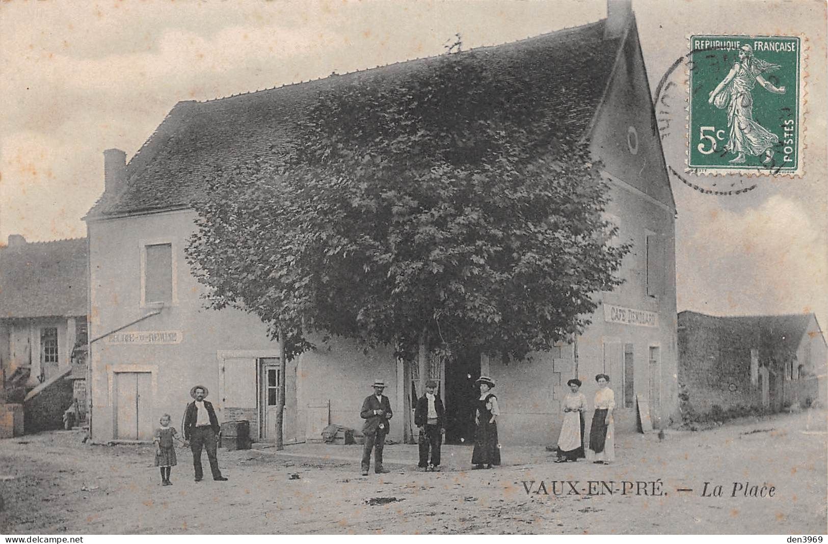 VAUX-en-PRE (Saône-et-Loire) - La Place - Café Demolard - Voyagé (2 Scans) Paul Jentet, Platrier à Saint-Amour Jura - Andere & Zonder Classificatie