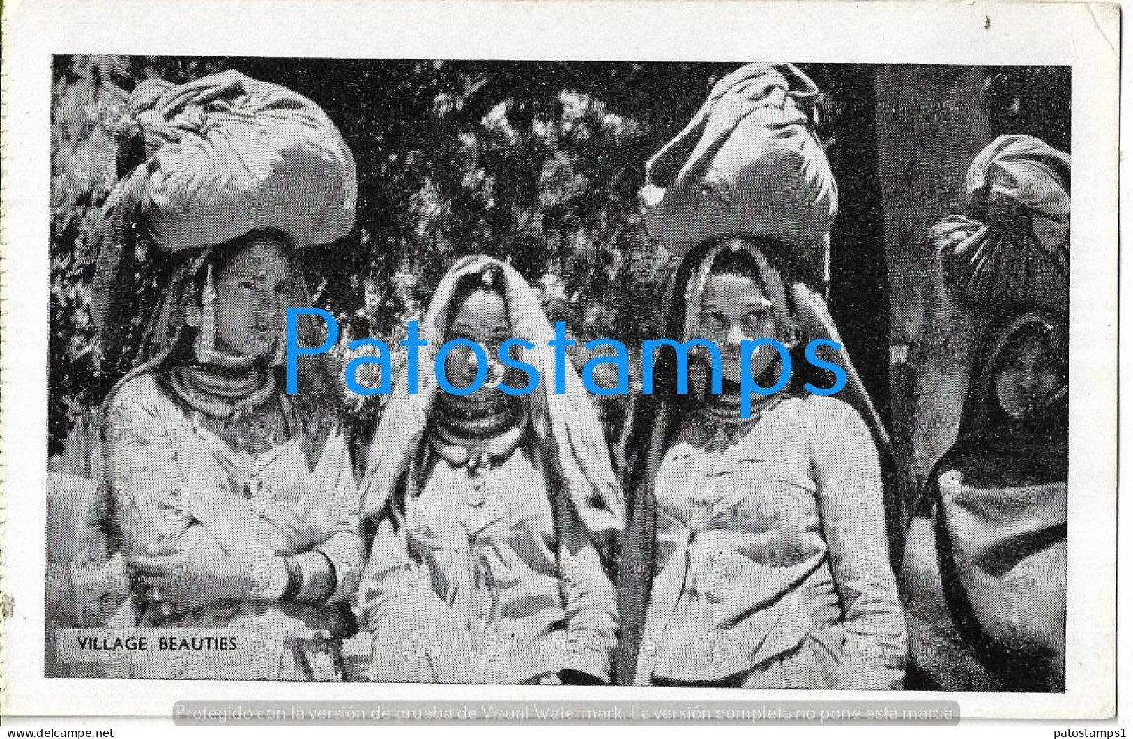 228986 NEPAL COSTUMES NATIVE WOMAN'S VILLAGE BEAUTIES POSTAL POSTCARD - Népal