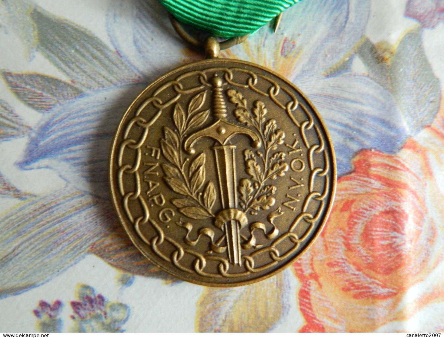 MEDAILLE +MILITARIA: MEDAILLE ASSOCIATIVE ANCIENS PRISONNIERS DE LA GUERRE 14/18 ET 39/45 ETAT IMPECCABLE - Belgio