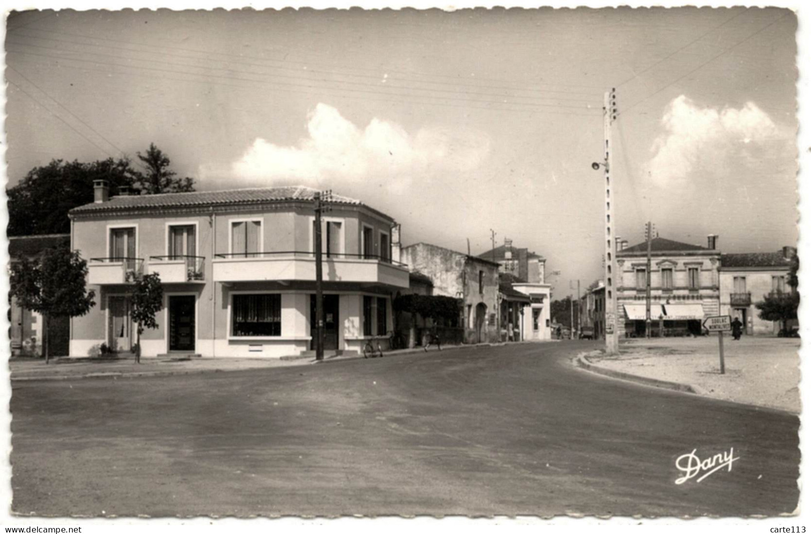 33 - B26448CPSM - VENDAYS -MONTALIVET - Place - Panneau Soulac Montalivet - Très Bon état - GIRONDE - Andere & Zonder Classificatie