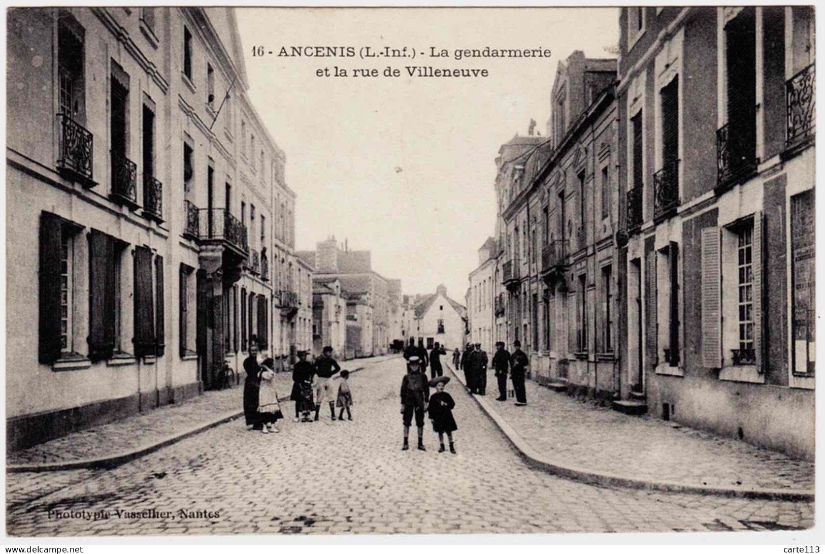 44 - B24437CPA - ANCENIS - La Gendarmerie Et La Rue De Villeneuve - Très Bon état - LOIRE-ATLANTIQUE - Ancenis