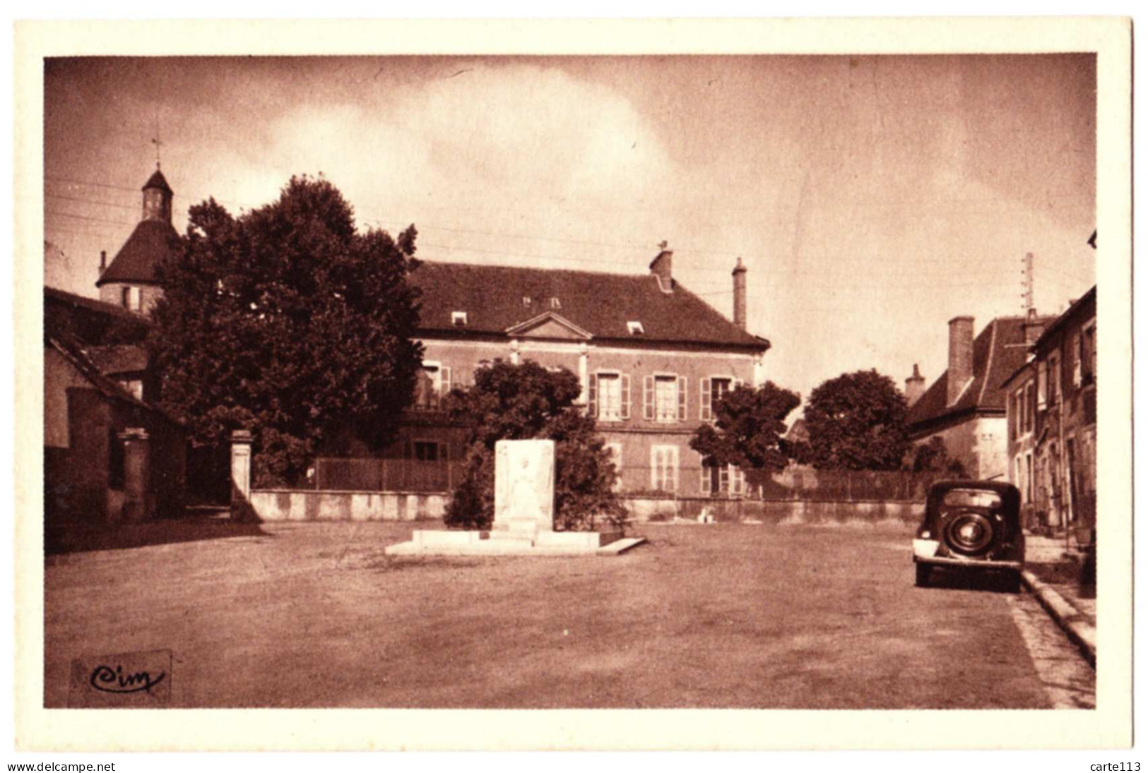 58 - B22375CPA - LUZY - Place Du Vieux Marché Et Monument Du Maquis Louis - Parfait état - NIEVRE - Autres & Non Classés