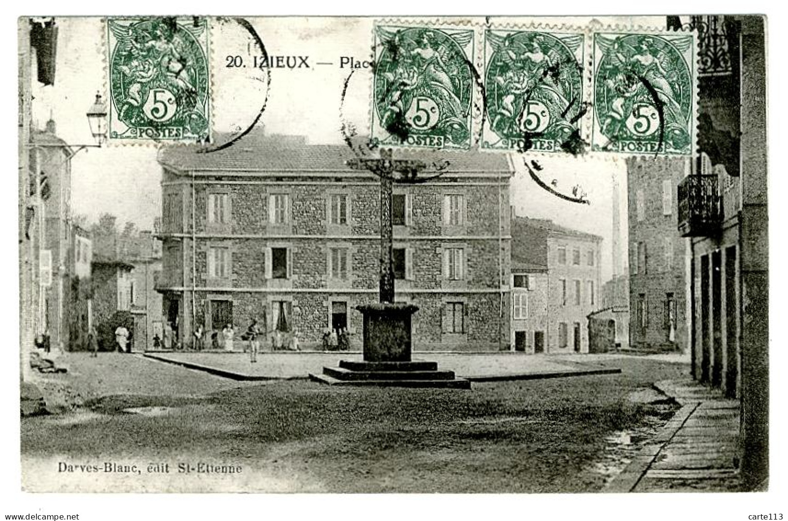 42 - B3620CPA - IZIEUX - Place De La Croix De Mission - Très Bon état - LOIRE - Autres & Non Classés