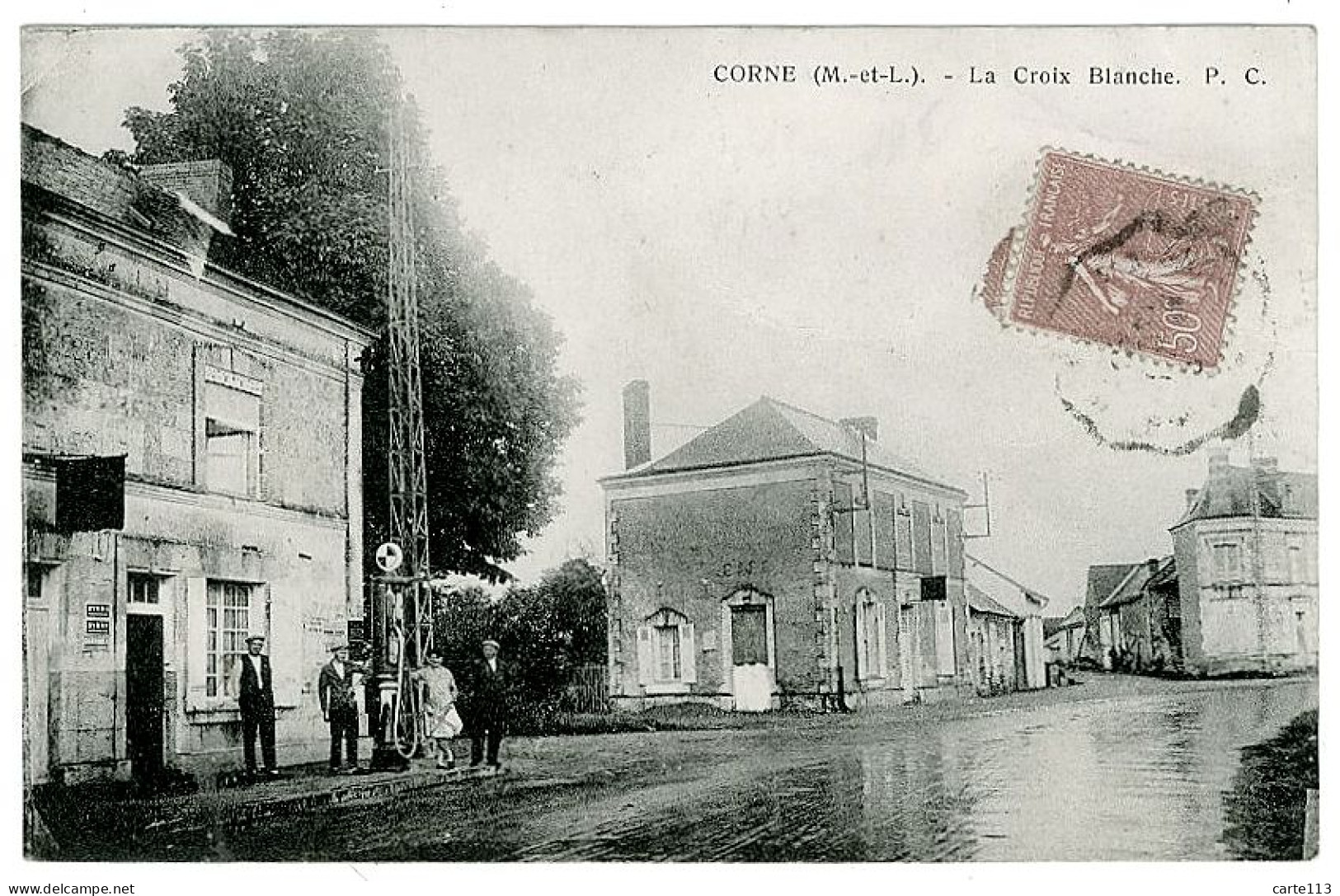 49 - B3240CPA - CORNE - La Croix Blanche (Café De La Gare - Pompe à Essence) - Très Bon état - MAINE ET LOIRE - Autres & Non Classés