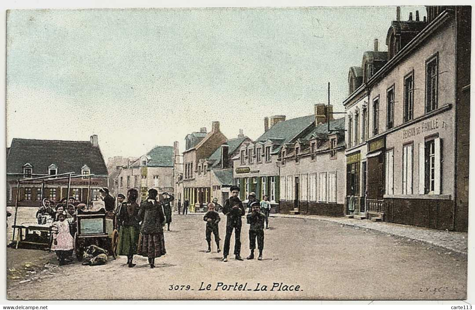 62 - B30625CPA - LE PORTEL - La Place - Marchande Ambulante - Parfait état - PAS-DE-CALAIS - Le Portel