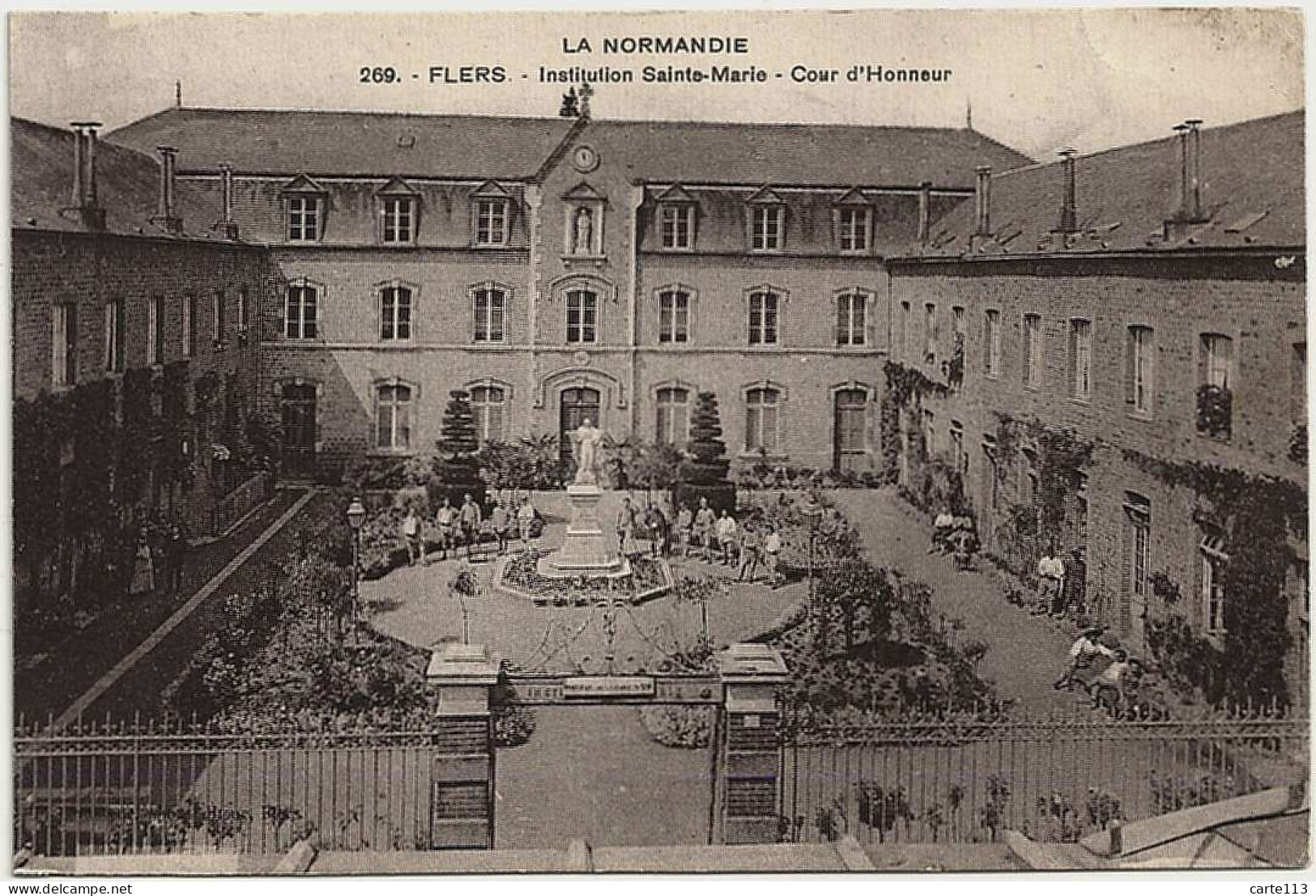 61 - B30493CPA - FLERS - Institution Sainte-Marie - Cour D' Honneur - Parfait état - ORNE - Flers