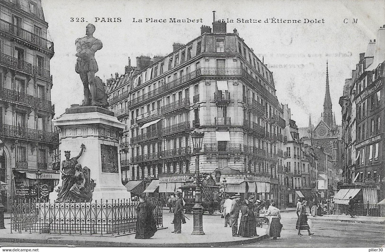 PARIS - LA PLACE MAUBERT ET LA STATUE D'ETIENNE DOLET - Pix Fixe - Places, Squares