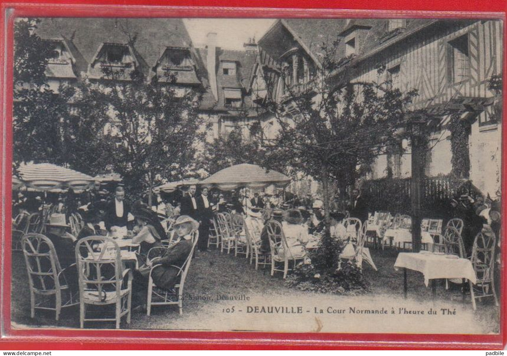 Carte Postale 14. Deauville Trouville  La Cour Normande à L'heure Du Thé   Très Beau Plan - Deauville